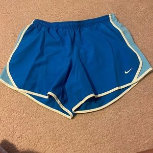 size XL kids nike shorts